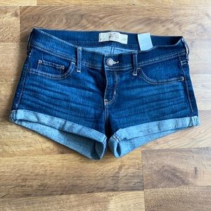 Hollister short shorts low rise size w28